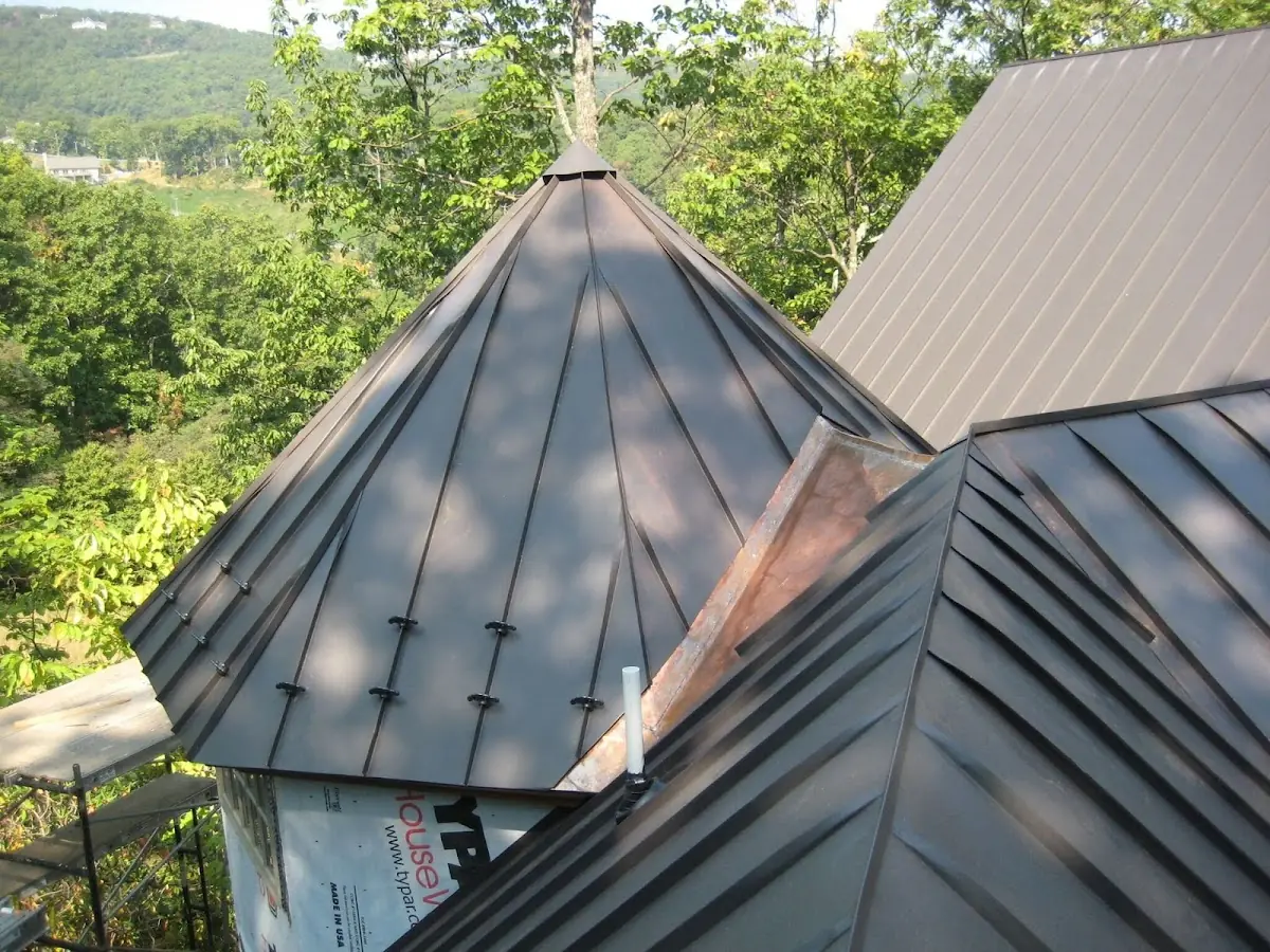 Professional Roof Tarp Installation by Craftsman Roofing in Melvin